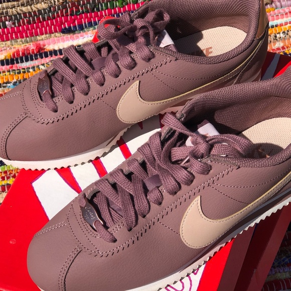 nike cortez metal piece